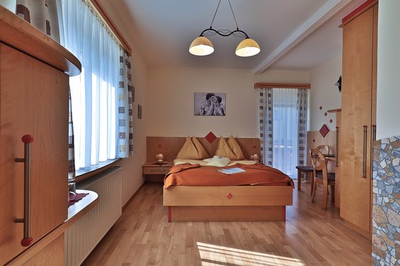 Comfort room without balcony - 19 to 25m² - here room no. 3 in the Hotel Garni Zerza in Nassfeld
