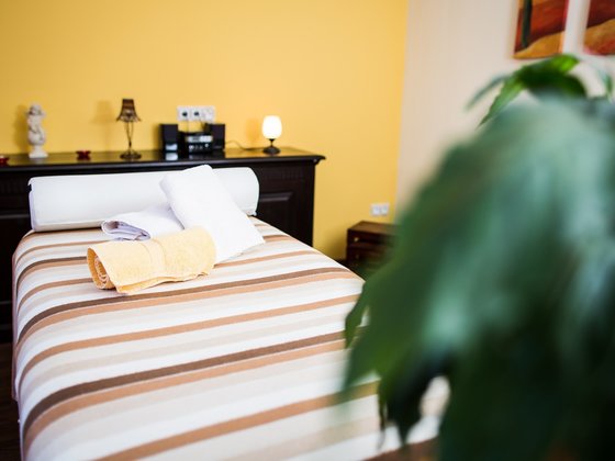 Massagebett im Hotel Garni Zerza