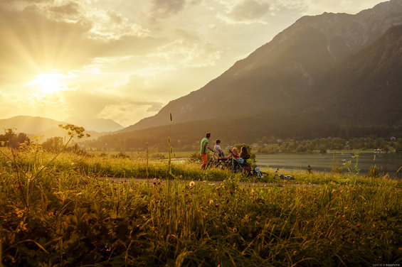 Enjoy cycling with the whole family on the Presseger See Copyright nassfeld.at Tinefoto Marting Steinthaler