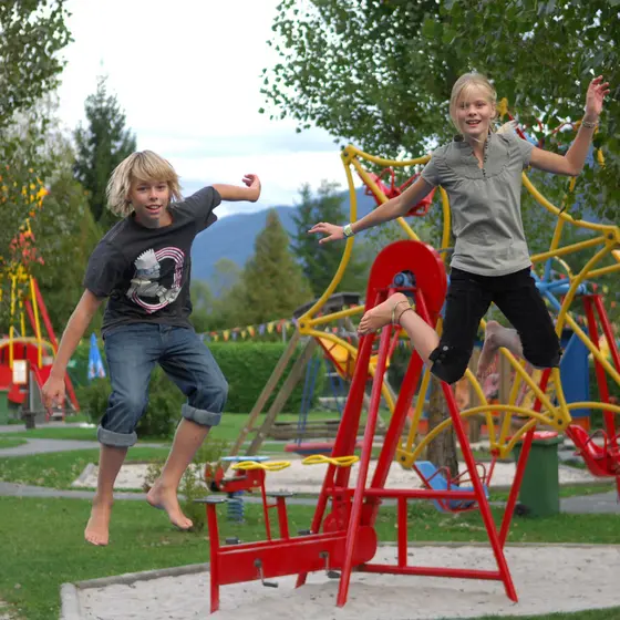 Kinder am Spielplatz am Erlebnispark Nassfeld. Kinder am Spielplatz am Erlebnispark Nassfeld.