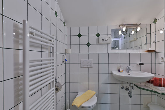 Bathroom at apartements 8 at hotel Garni Zerza