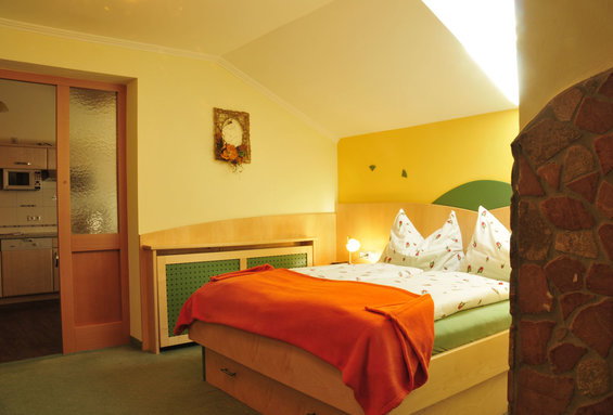 to the room prices in the Hotel Garni Zerza in Nassfeld