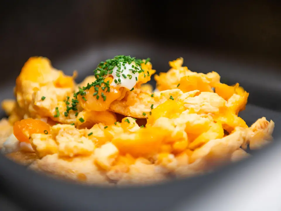 Rührei am Frühstücksbuffet im Restaurant Vista.