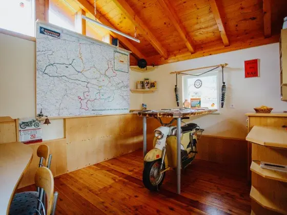 Bikerhütter im Hotel Garni Zerza. Bikerhütter im Hotel Garni Zerza.