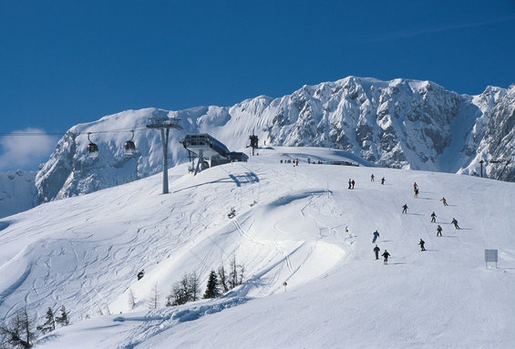 a magnificent panorama awaits the skiers