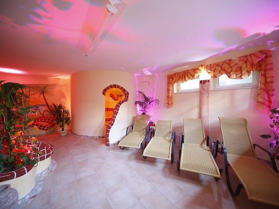 Liegen Wellnessbereich im Hotel Garni Zerza am Nassfeld in Kärnten