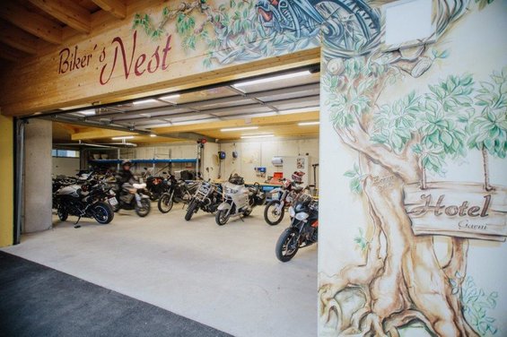  Motorbike garage in Hotel Garni Zerza