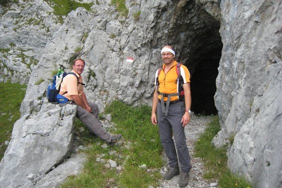 Hikers in front of a gorge on Nassfeld