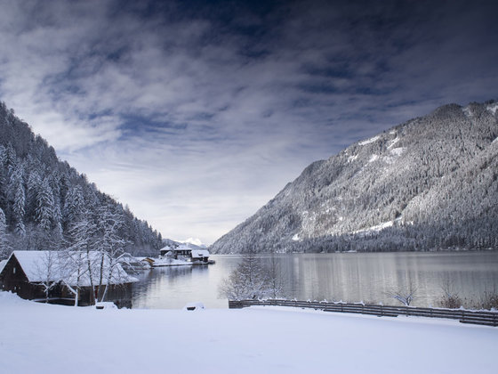 Weissensee im Winter unweit der Frühstückspension Zerza in Nassfeld