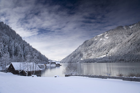 Weissensee im Winter unweit der Frühstückspension Zerza in Nassfeld