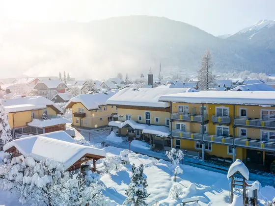 Hotel Garni Zerza im Winter. Hotel Garni Zerza im Winter.