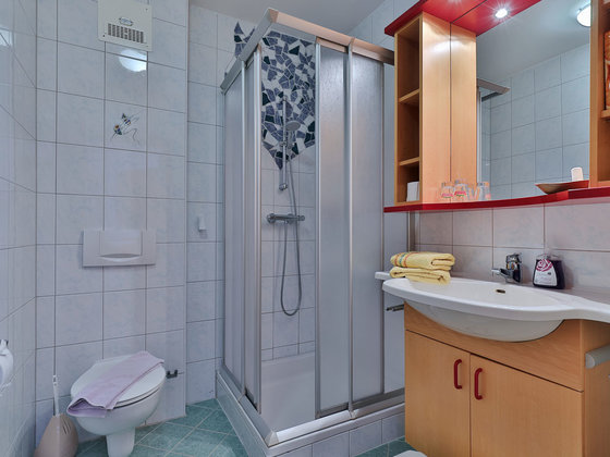 Badezimmer im Appartement Hänsel & Gretel 1 im Hotel Garni Zerza