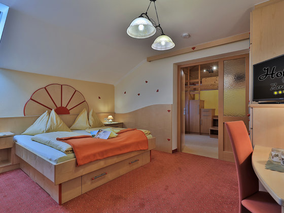 Familienzimmer im Hotel Garni Zerza.