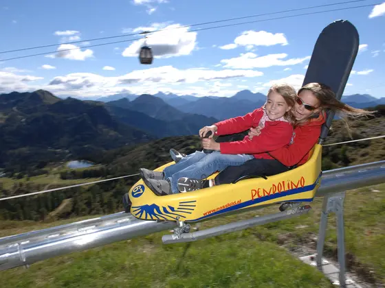 Kinderspaß mit der Rodelbahn am Nassfeld Kinderspaß mit der Rodelbahn am Nassfeld