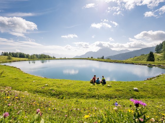 Familie am See in Kärnten (c) nassfeld.at.