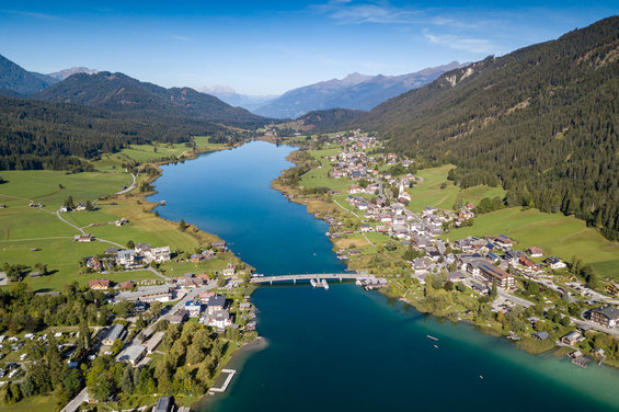 Ansicht des Weissensees in Kärnten von oben