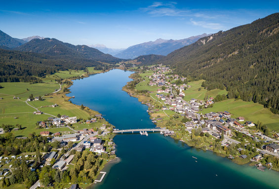 Ansicht des Weissensees in Kärnten von oben