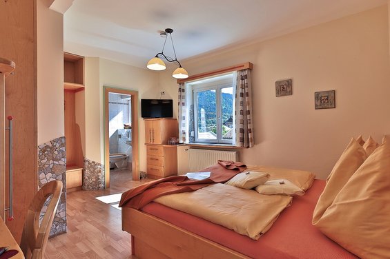 Comfort room without balcony - 19 to 25m² - here room no. 3 in the Hotel Garni Zerza in Nassfeld