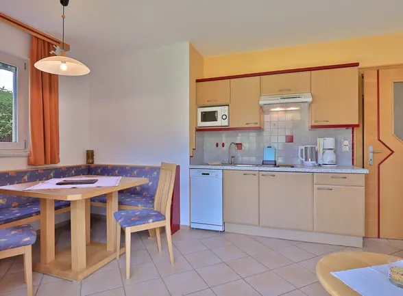 Essbereich im Appartement Family im Hotel Garni Zerza.