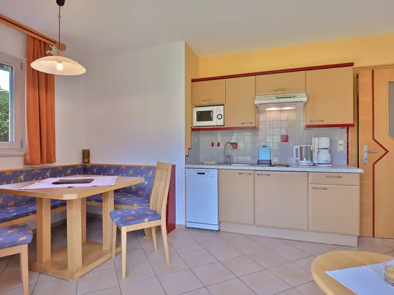 Essbereich im Appartement Family im Hotel Garni Zerza.