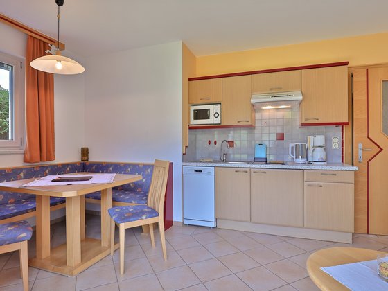 Essbereich im Appartement Family im Hotel Garni Zerza.