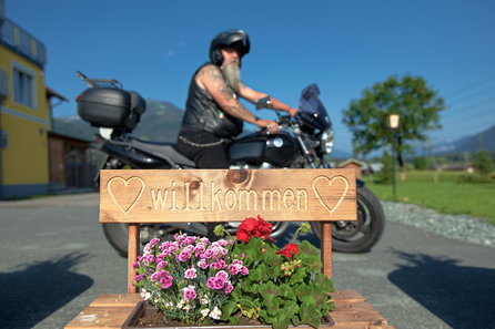 Motorradfahrer im Hotel Garni Zerza