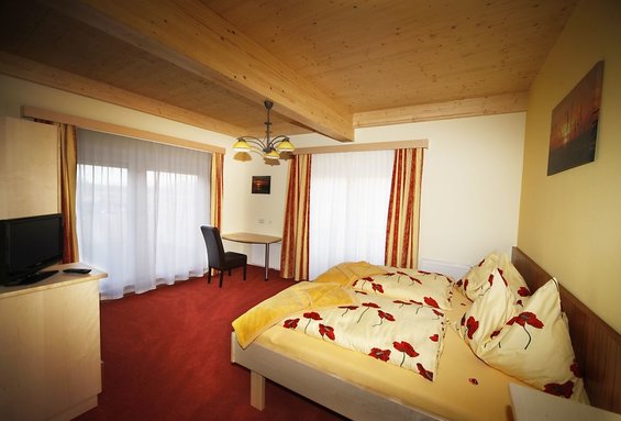 zu den Ferienwohnung-Preisen im Hotel Garni Zerza im Nassfeld