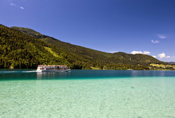 Boot im Weissensee unweit der Frühstückspension Zerza