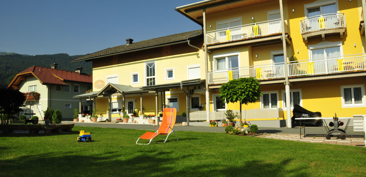 Frontansicht von Frühstückspension Zerza am Nassfeld 