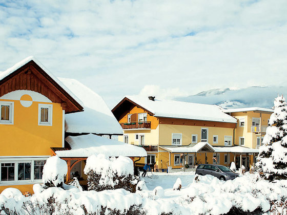Hotel Garni Zerza mit Schnee bedeckt