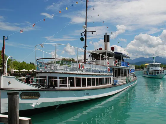 Schifffahrt am Wörthersee unweit der Frühstückspension Zerza. Schifffahrt am Wörthersee unweit der Frühstückspension Zerza.