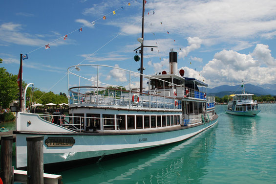 Boat trip on Lake Wörthersee not far from the Zerza bed and breakfast