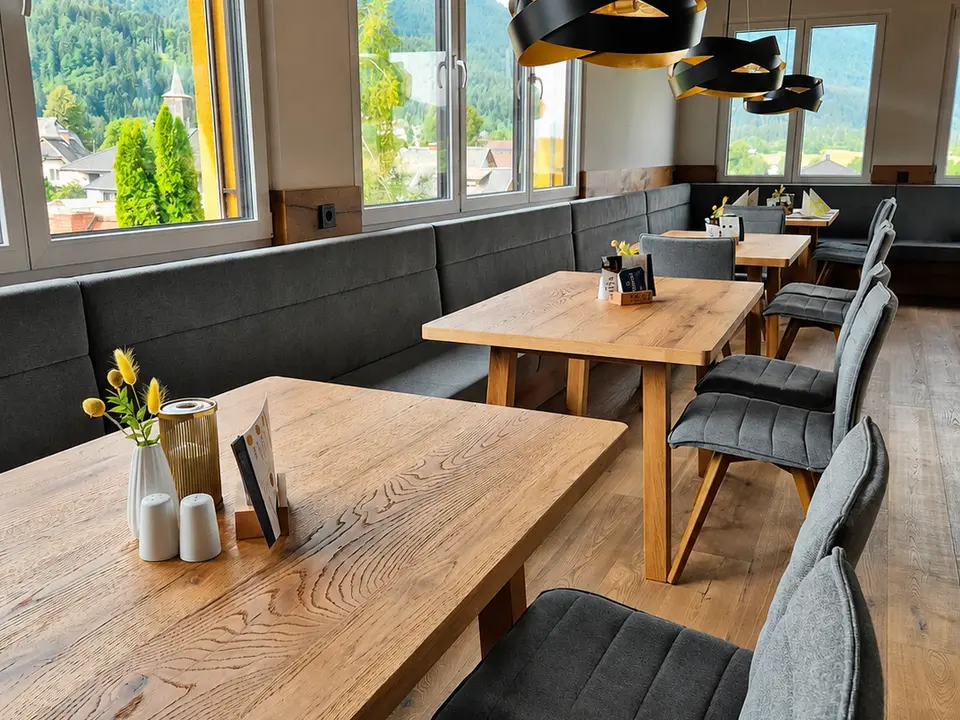 Tische im Restaurant Vista.