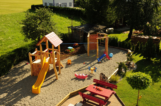 Kinderspielplatz im Hotel Garni Zerza am Nassfeld