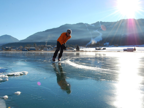 Eislaufen am Weissensee rund um die Frühstückspension Zerza am Nassfeld