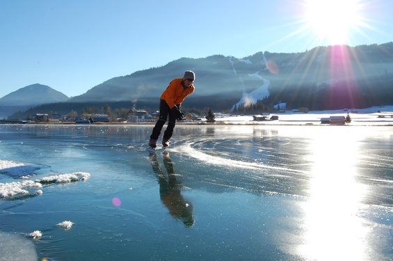 Ice skating on Lake Weissensee near the Nassfeld bed and breakfast
