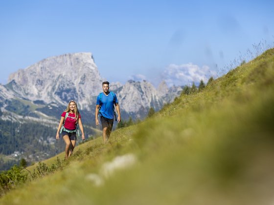 Paar beim Wandern am Nassfeld (c) Martin Luegger.