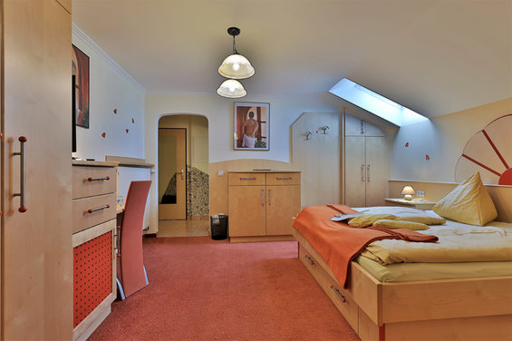 Comfort triple room Nr. 9 at the Hotel Garni Zerza