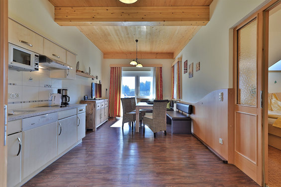 Kitchen in Apartement 8 at hotel Garni Zerza