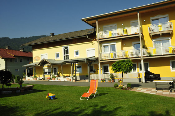 Front view of the Zerza bed and breakfast in Nassfeld