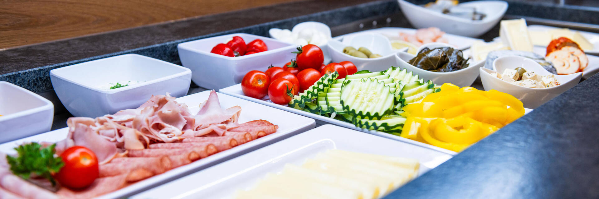 Aufschnitt am Frühstücksbuffet im Restaurant Vista.